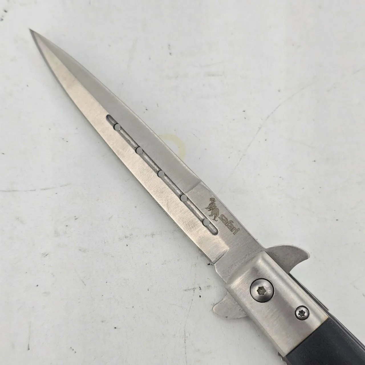 Navaja Plegable con Cuchilla Estilete y Mecanismo de Flipper - imagen 2