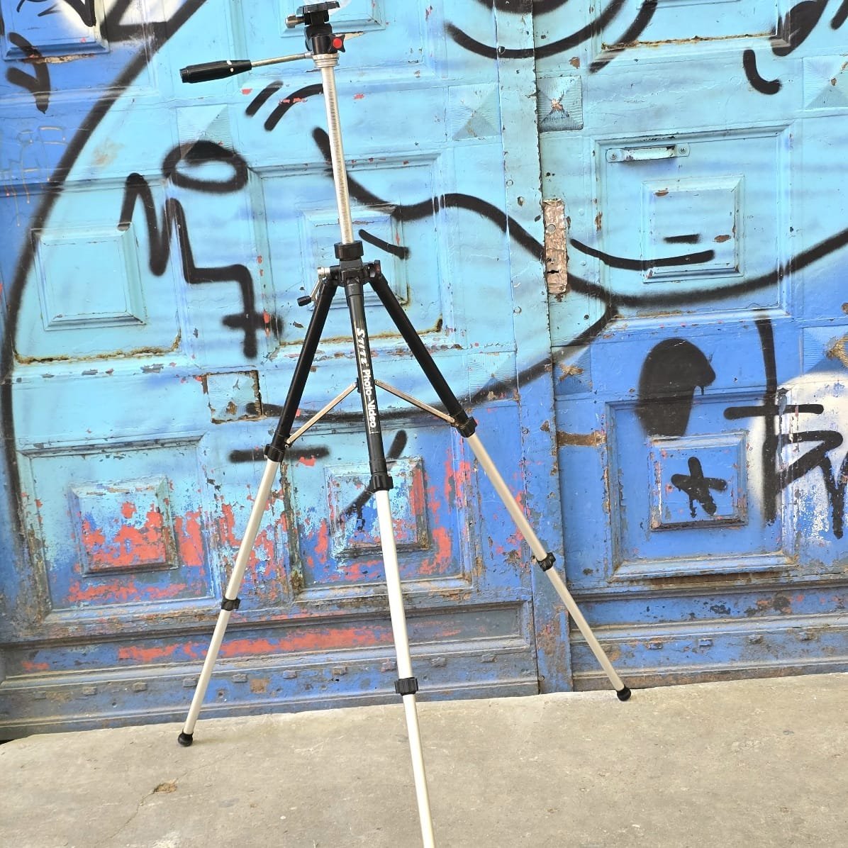 Lote siguiente: Tripode de alta calidad para fotografía