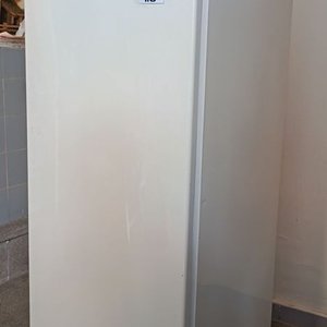 Lote siguiente: Freezer Vertical White Westinghouse WU175BSW Blanco con 5 Estantes