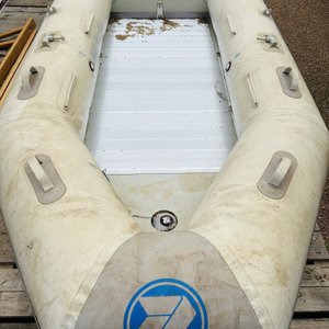 Lote #092 – Bote inflable ZRAY-TM – no cuenta con documentación – 358x160x45cm - imagen 4