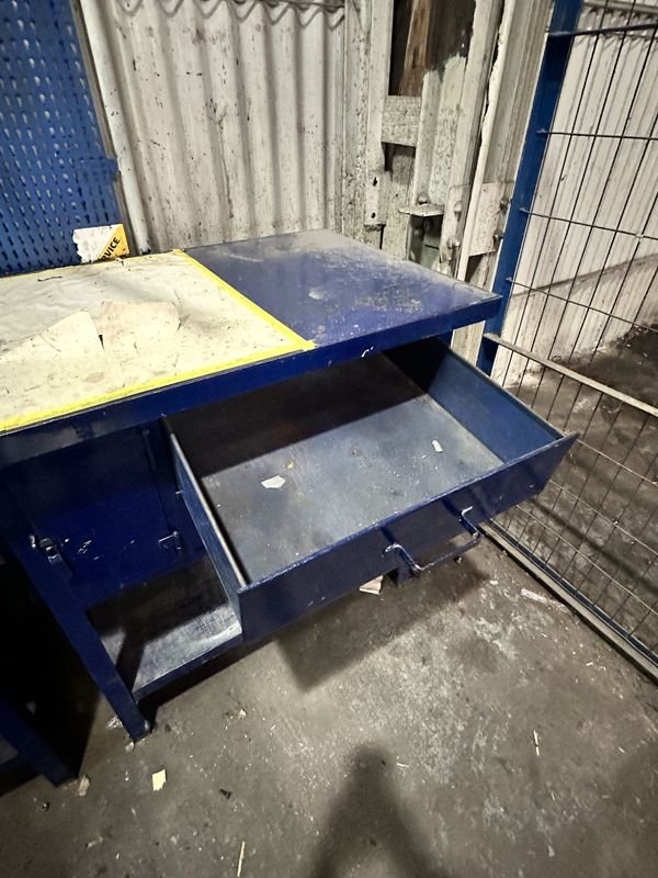 MESA DE TRABAJO DE HIERRO - imagen 3