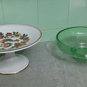 3 Centros de Mesa: Loza Decorada y Vidrio Verde y Transparente - imagen 2