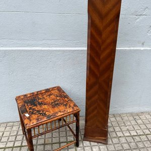 Lote siguiente: Mesa de Ratan Estilo Oriental y Pedestal de Madera