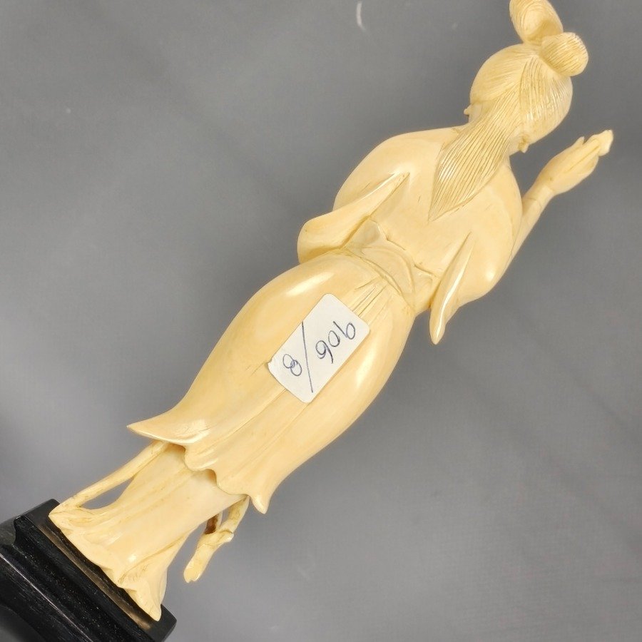 Figurina de Geisha en Madera con Marfil - imagen 7