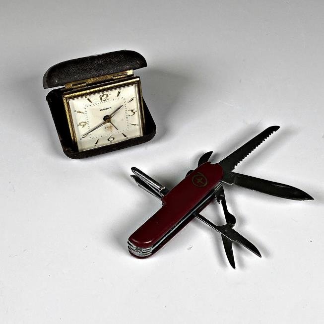 Reloj de Viaje Europa y Navaja Multiuso