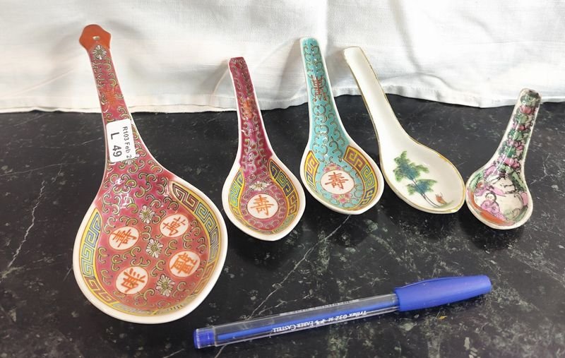 Lote anterior: Colección de cucharas orientales en porcelana