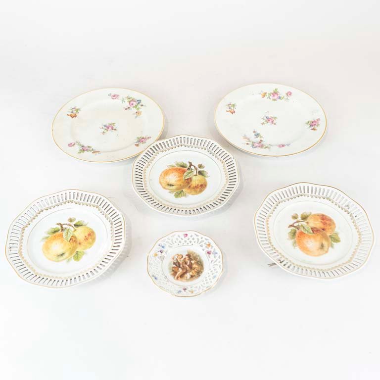 Lote anterior: Platos de porcelana con diseños florales