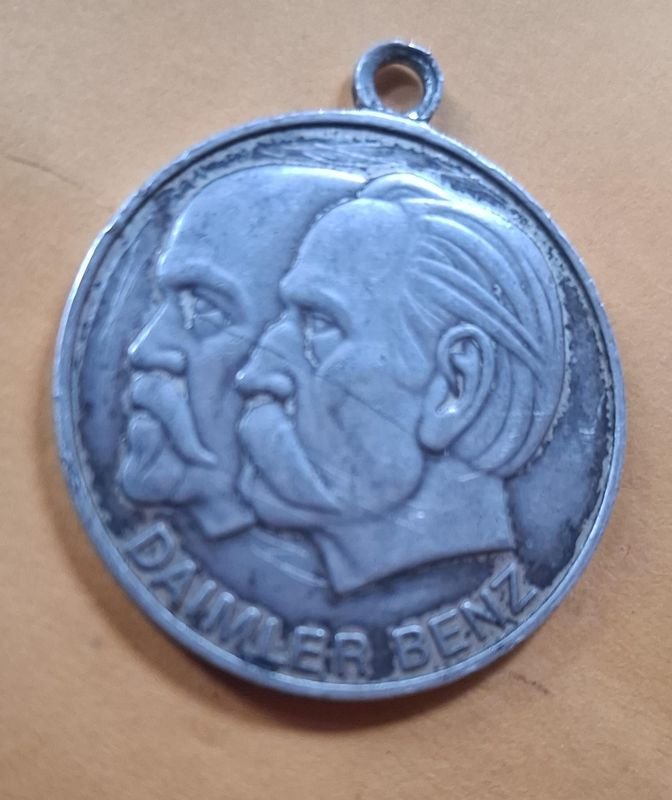 Lote siguiente: Medalla Mercedes Plata 1886 - Coin de plata con logo Mercedes-Benz