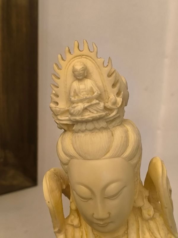 Figura de Guanyin de Resina Estilo Oriental - imagen 4