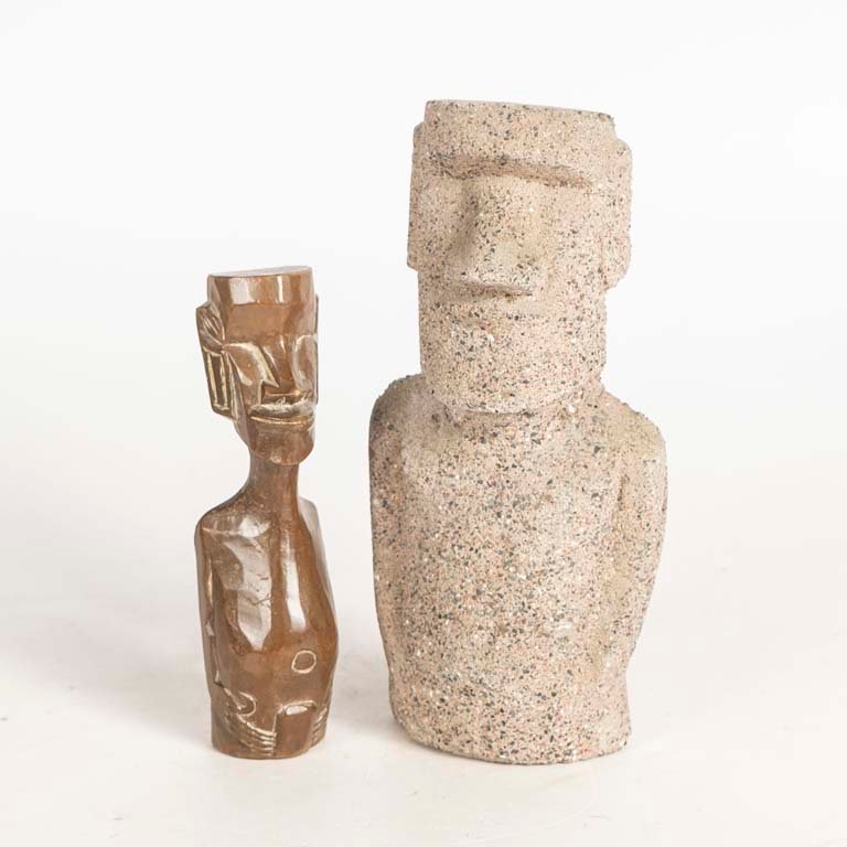 Dos Tótems Isla de Pascua: Piedra y Madera