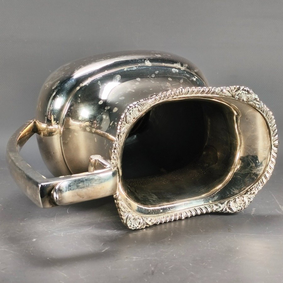Jarra para agua de plata sterling con detalles en relieves - imagen 13