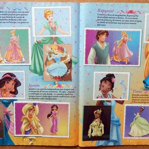 Álbum de Figuritas Completo "Un Mundo Mágico" Disney Panini 2012 - imagen 2