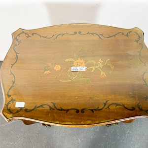 Cómoda de transición en madera de caoba con apliques de bronce y detalles florales - imagen 2