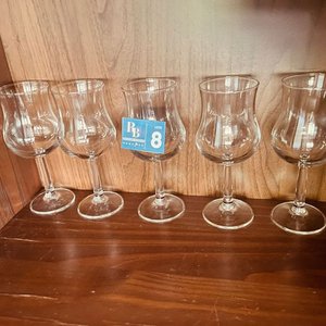 Lote siguiente: 5 Copas de Vidrio para Degustación
