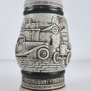 Jarra de Cerveza Antigua con Relieves de Autos Clásicos - imagen 2