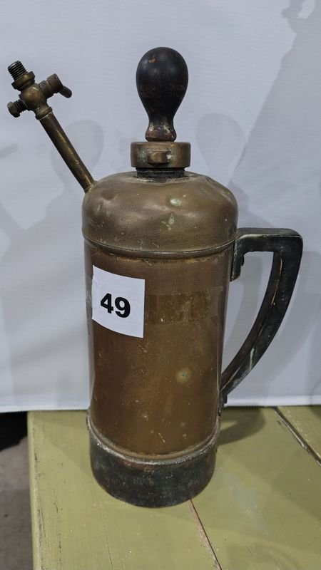 Lote siguiente: Fumigadora antigua de buena condición