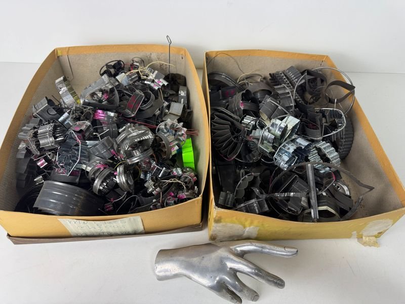 Lote siguiente: Moldes para manualidades en buen estado