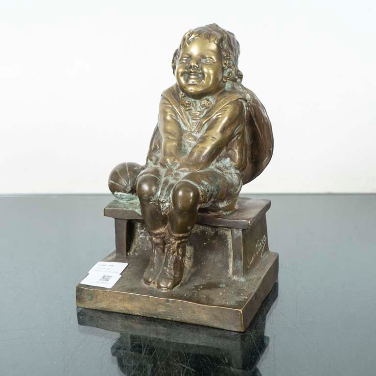 Escultura de Bronce "Niño Sentado" Firmada Juan Clara