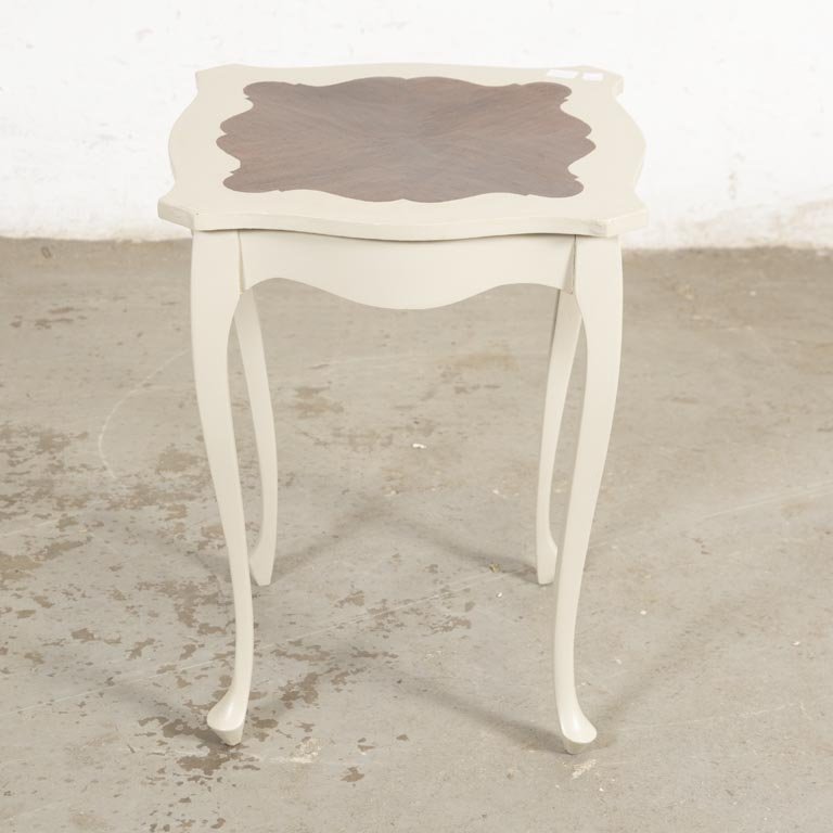 Mesita de Sala Francesa Estilo Luis XV Pintada y Lustrada