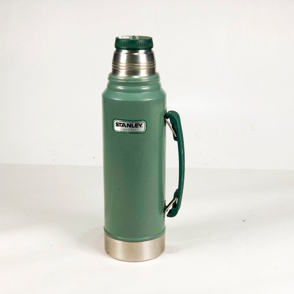 Lote siguiente: Termo Stanley color verde