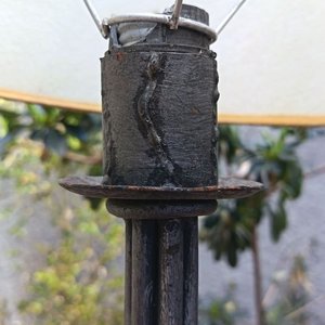 Dos lámparas de mesa de Hirro Forjado con decoracion de anillos  una con pantalla clara y otra sin pantalla - Se vende a la Vista - Alto Sin Pantalla 37 cm - imagen 7