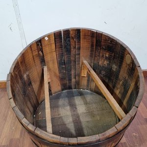 Asiento Puff Decorativo de Media Barrica de Madera Rústica con Almohadón - imagen 5