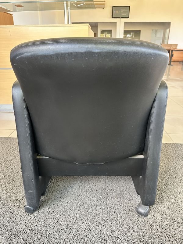 Butaca de cuero con diseño moderno - imagen 4