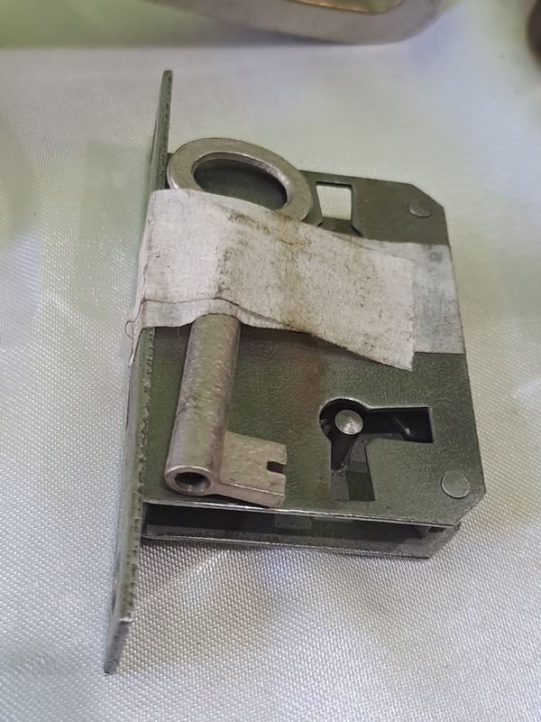 Juego de pestillos de bronce con cerradura y llave ideal para muebles - imagen 2