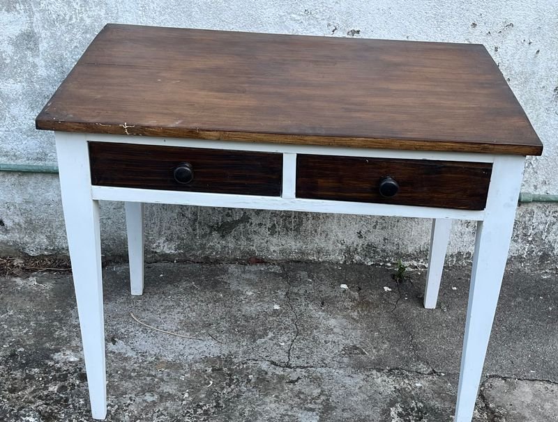 Mesa de dos cajones en buen estado - imagen 4