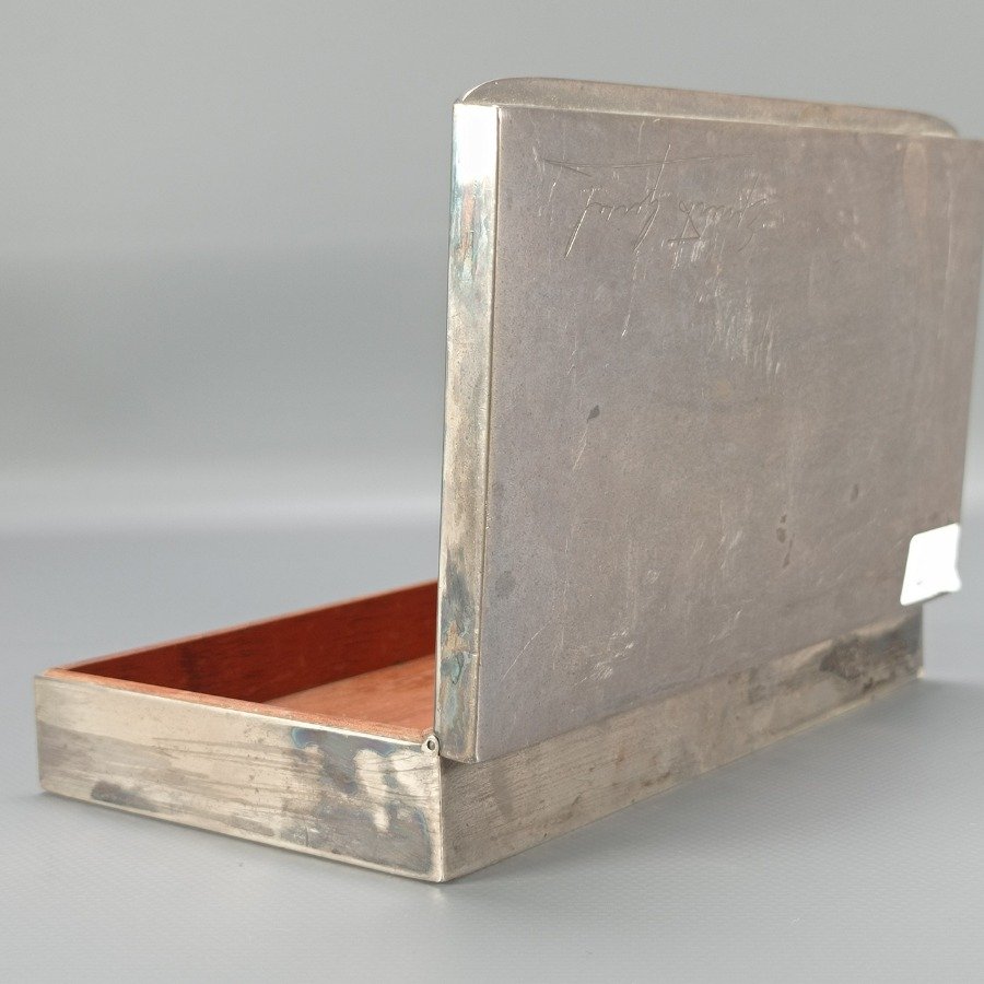 Cigarrera de mesa en plata con interior de madera firmada por Ernesto Geisel - imagen 8