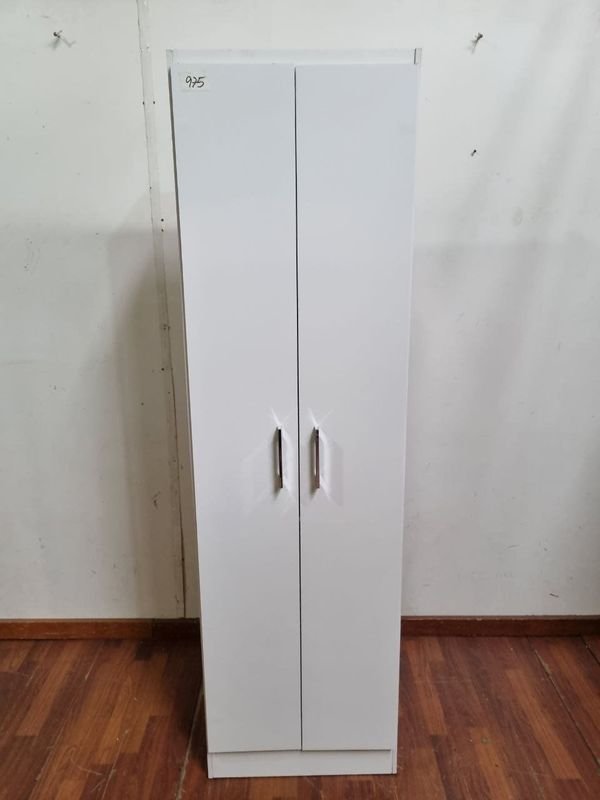 L 975 - Práctico armario multiuso de buen porte en color blanco con diseño moderno y minimalista, ideal para el hogar (Medidas - imagen 1