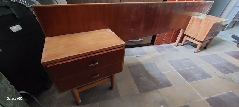 Mueble de cama y mesas de noche en madera - imagen 2