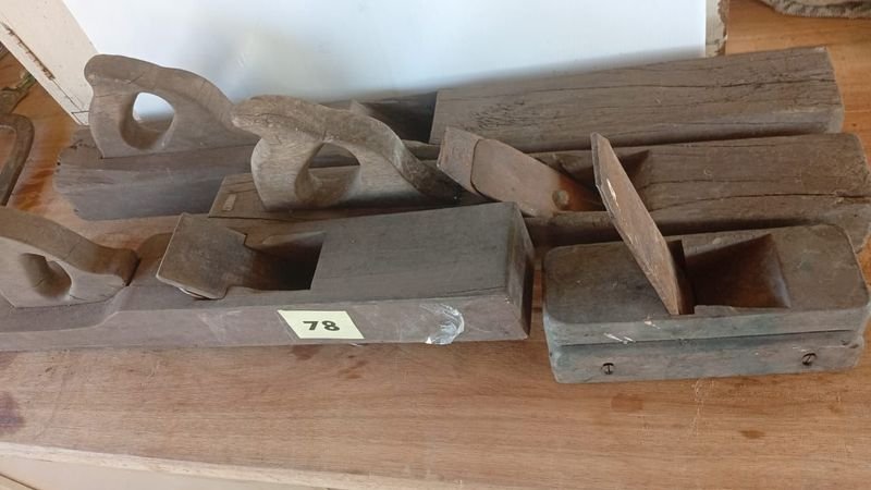 Lote anterior: 4 Cepillos Antiguos de Carpintero para la Decoración y el Arte