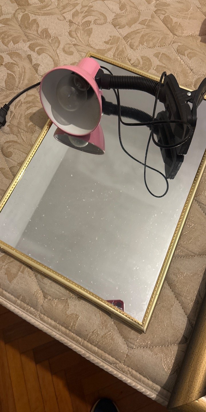 Lámpara de Escritorio Rosa con Espejo Dorado