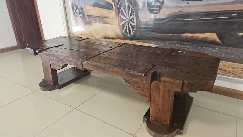 Lote anterior: Mesa ratona en pino viejo de excelente calidad