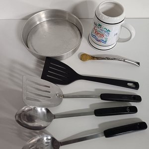 Lote de Utensilios de Cocina y Taza Decorativa - imagen 7