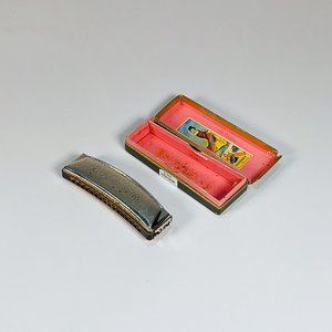 Lote anterior: Armónica Seductora Alemana Vintage con Estuche