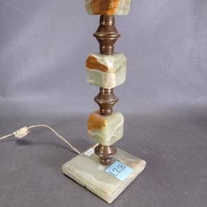 Lámpara de Mesa Ónix y Bronce con Base Cuadrada - imagen 3