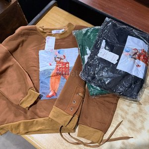 Lote anterior: Conjunto de Ropa: Buzo Marrón y Remeras Estampadas