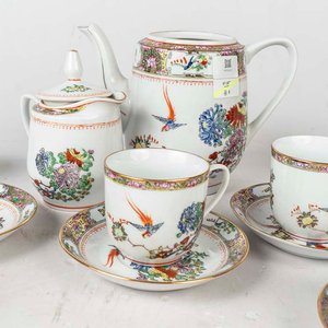 15 Piezas de té de porcelana, diseño oriental flores y pájaros. Falta tapa de la tetera. Medidas: 8x7 cm - imagen 2