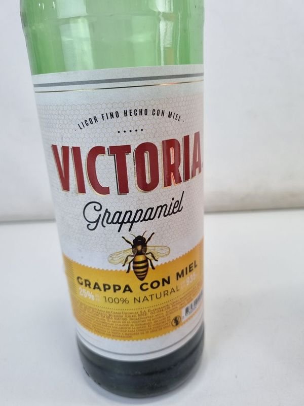 Bebidas Alcohólicas con Etiquetas y Botellas - imagen 4
