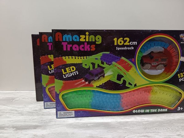 Pista de auto LED con luces LED y iluminación en la oscuridad - imagen 4