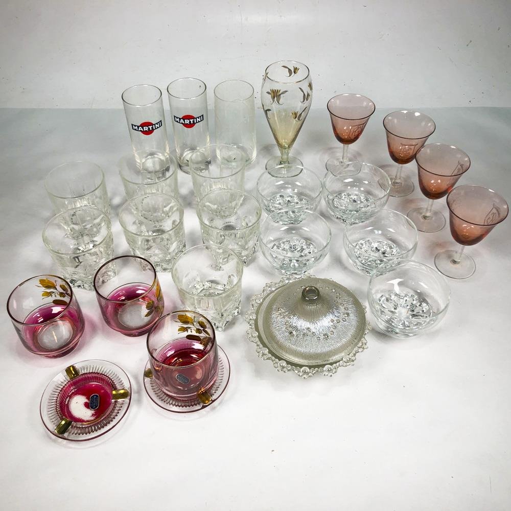 Lote de Cristalería Variada: Copas, Vasos y Cuencos de Vidrio