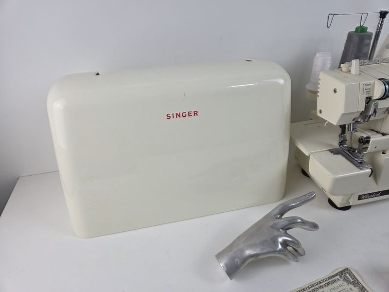 Completa máquina de coser Singer con manuales, mesa y accesorios - imagen 7