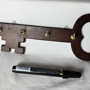 Porta Llaves de Madera con Forma de Llave Antigua - imagen 4