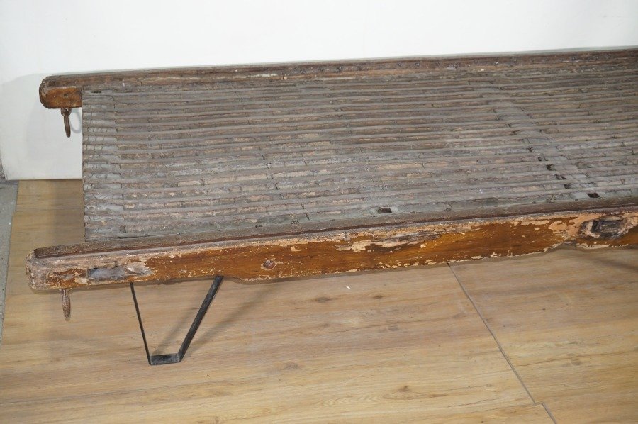 Mesa de madera con estructura metálica y vidrio - imagen 3