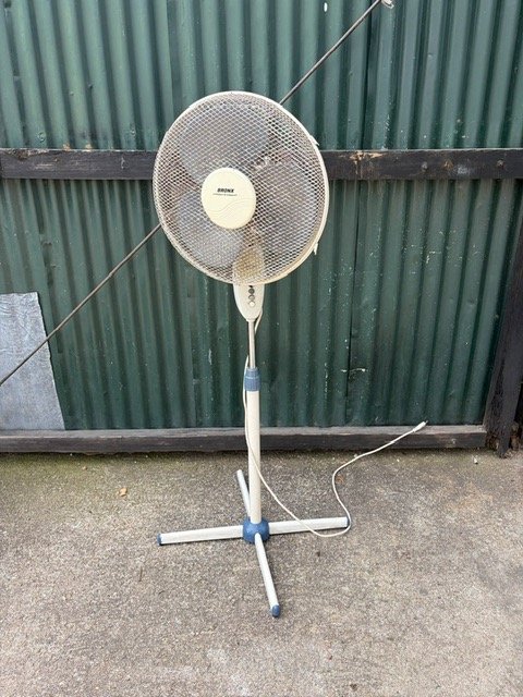 Ventilador de Pie Bronce Blanco Funcional