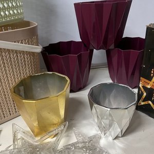 Lote de 9 Piezas: 2 Canastos Plásticos, 6 Macetas y Luces Estrellas - imagen 3