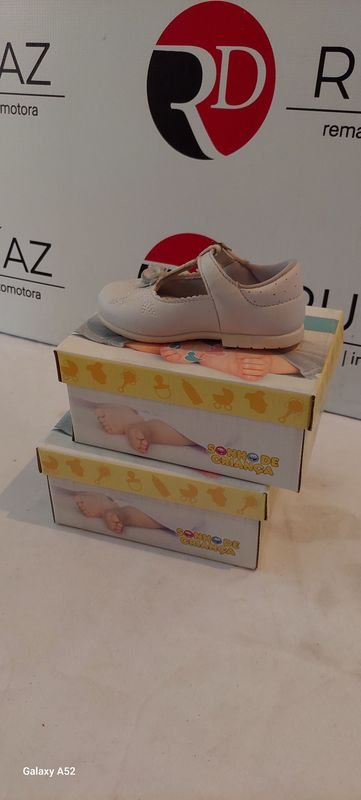 Lote siguiente: Calzado Talle 21 - Ropa y Accesorios