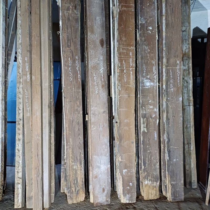 Seis tirantes de pinotea con rastros de polilla para construcción - imagen 2